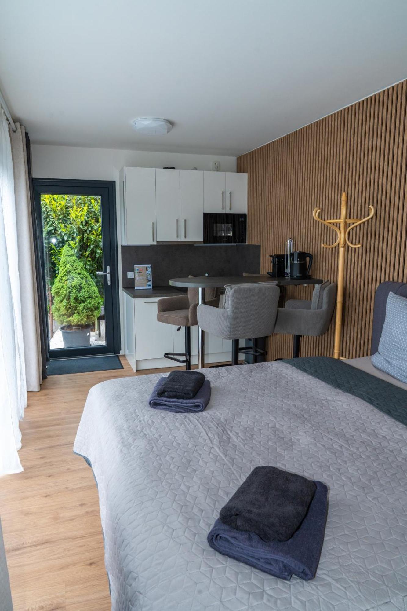 Apartment Airport Luxury & *